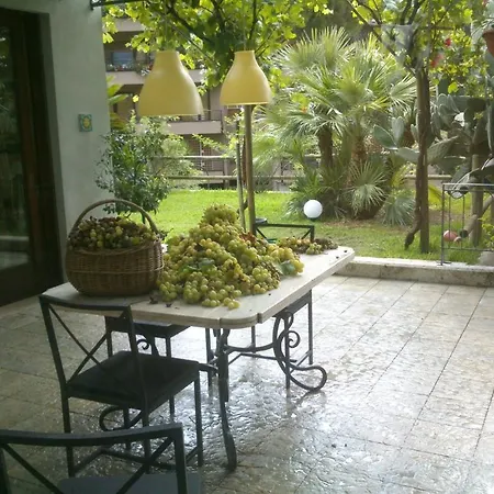 Relais La Canfora بيت ضيافة 4*